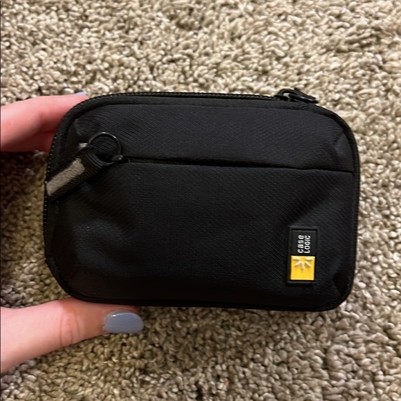 red digital camera - Picture 4 of 7